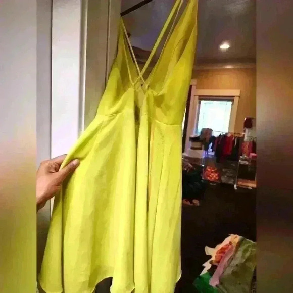 Beautiful Yellow green Dress - Picture 3 of 3